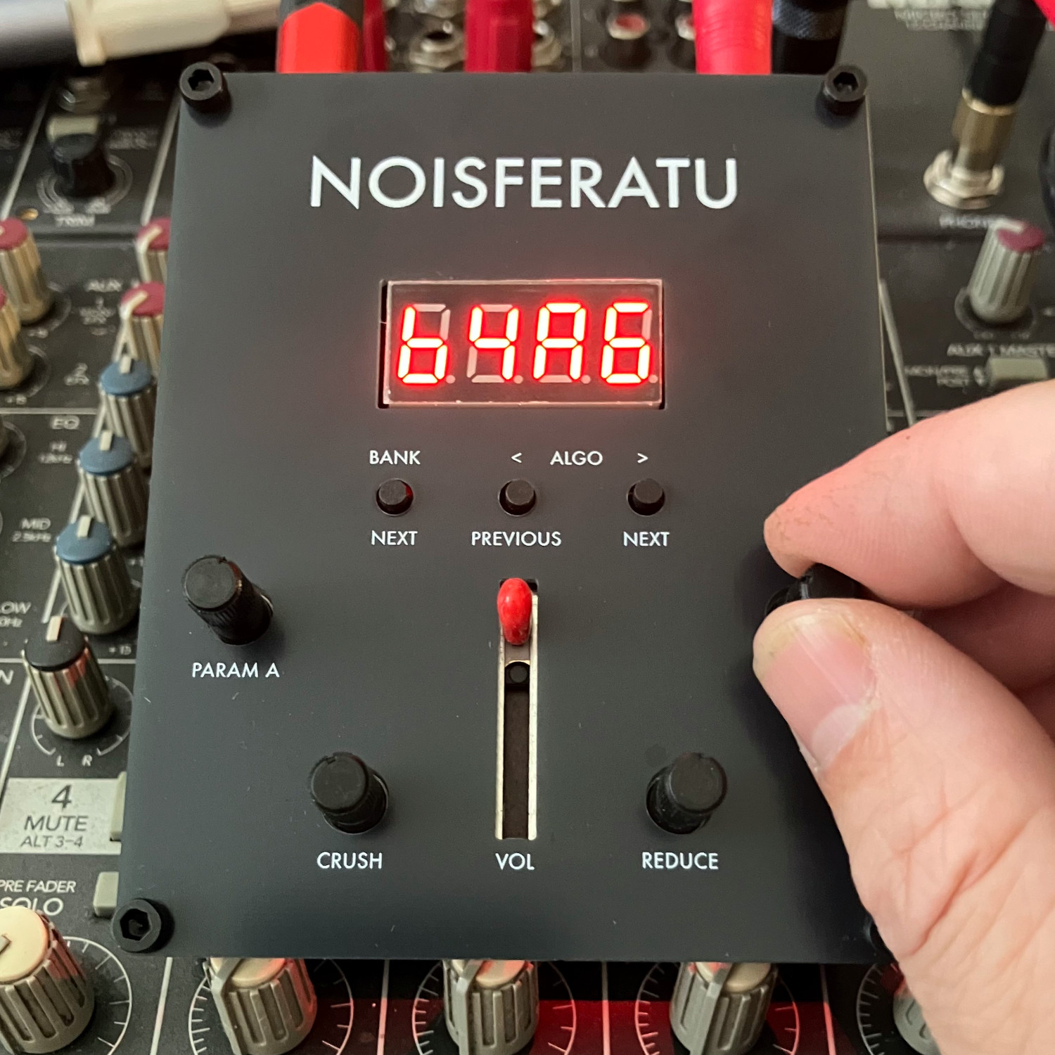 Noisferatu on mixer